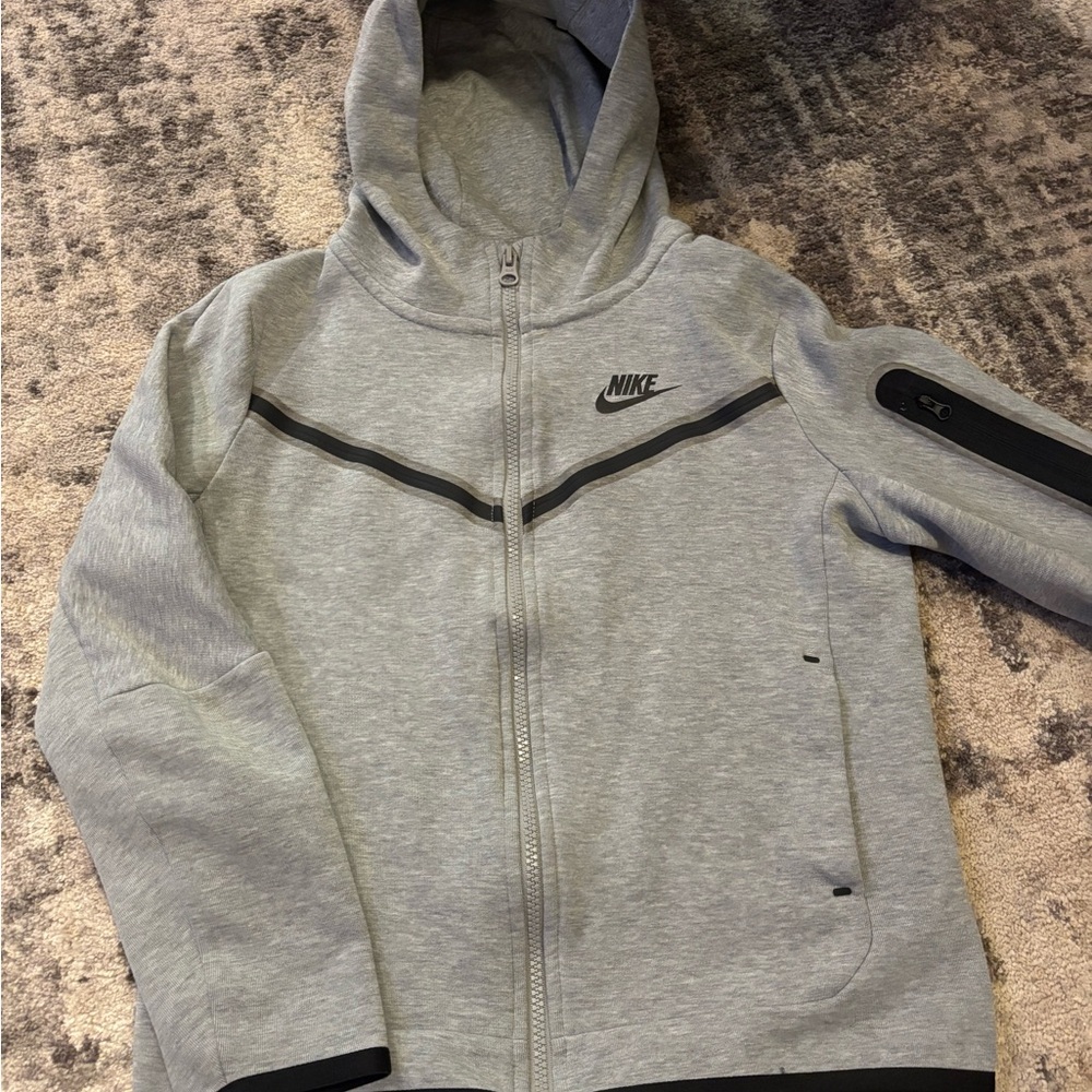 Nike Tech Boys Light Gray Full-Zip Hoodie Size Medium - Picture 2 of 6